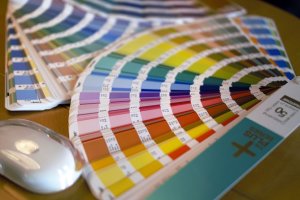 Catálogo de muestras de color / Pixabay